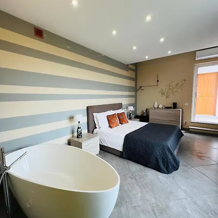 Nocleg ze śniadaniem Viverone Lake Rooms 3*